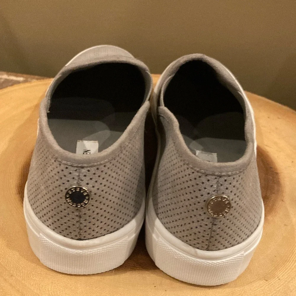 Steve Madden Women’s Zarayy Slip On Sneakers‎ Shoes Gray White Low Top Size 7.5